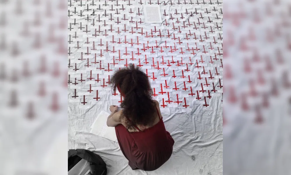 Imagem ilustrativa da imagem FILO 2023 - Performance dá voz a mulheres silenciadas pelo feminicídio
