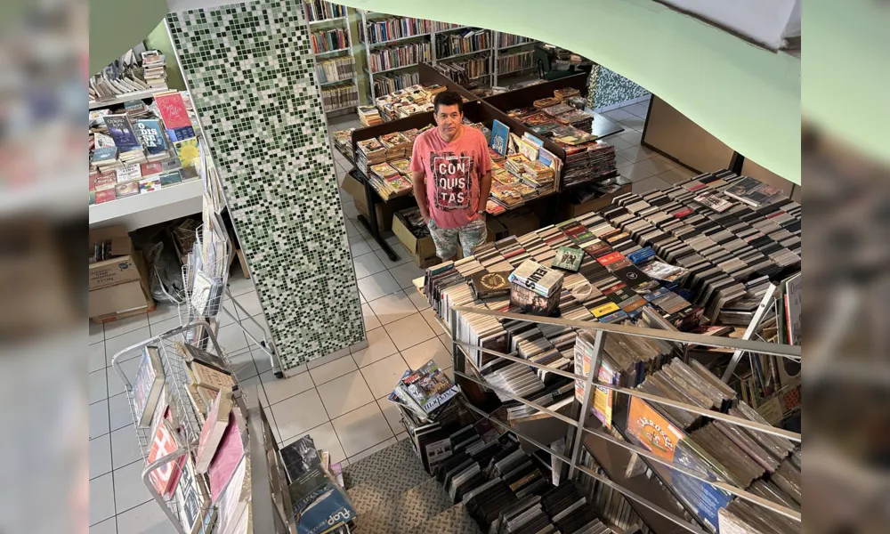 Valdomiro de Souza, dono do Sebo Liderança: comércio de livros resiste mesmo depois dos e-books