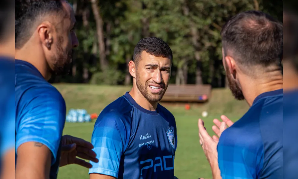 Após cobrar uma reação do elenco, Moccelin exalta nova postura no LEC: "Esses três pontos vão ser importantes para subirmos na tabela e começar a nossa virada neste jogo"
