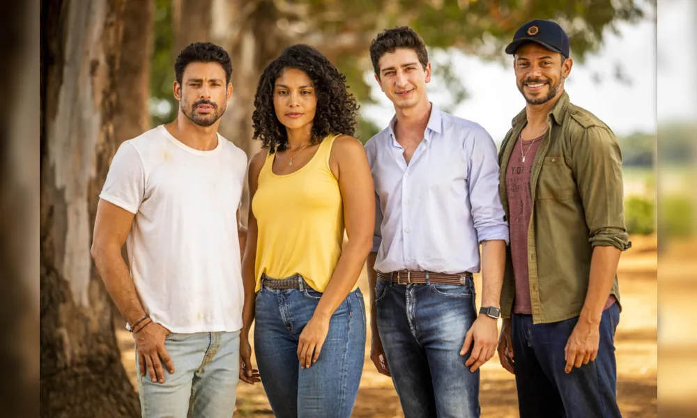 Aline (Barbara Reis), Jonatas (Paulo Lessa), Daniel (Johnny Massaro) e Caio (Cauã Reymond)