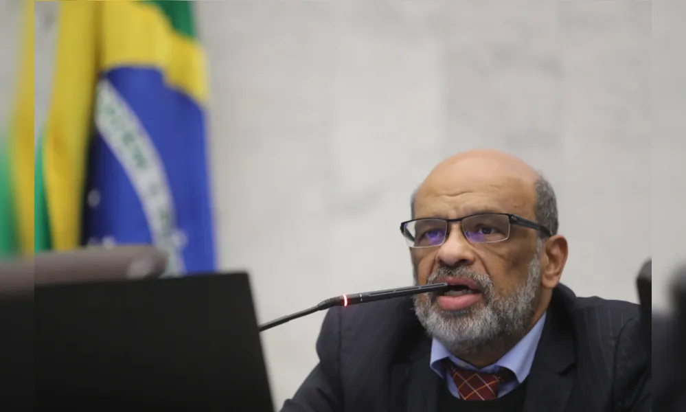Na Assembleia Legislativa, o secretário de Fazenda do Paraná, Renê Garcia Júnior, apresenta quadro financeiro do Estado