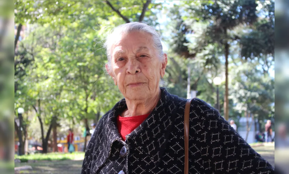 “Calçada, para gente que é de idade, é muito difícil. Ainda mais a gente que enxerga pouco”, diz Jacira Gerbe