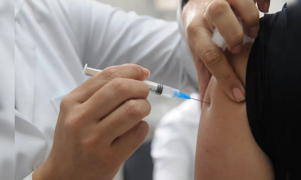 Médico alerta que as pessoas precisam manter o esquema vacinal completo para reduzir as chances de doenças infecciosas