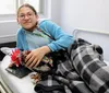 Menina com TEA consegue direito de ficar  com animal de suporte em hospital