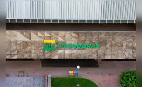 Bolsa cai 0,56% puxada por Sabesp, Vale e Petrobras