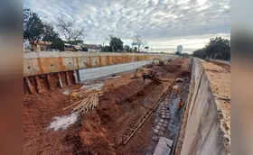 Empresa pede à prefeitura para entregar trincheira em dezembro
