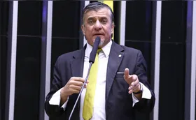 PM apreende arma de fogo no ônibus da família Boca Aberta
