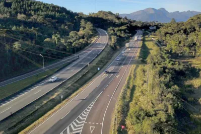 Um dos destaques será a implantação de uma faixa adicional na Serra do Mar, importante eixo logístico de escoamento de importação e exportação, trecho localizado na BR-277