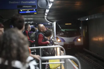 Apagão causou transtornos no transporte público em várias regiões do país, inclusive no metrô de São Paulo