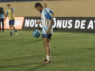 Paulinho Moccelin tem sido um dos jogadores mais cobrados pela torcida em razão da campanha ruim na série B; Atacante tem a confiança do treinador e segue como titular em Campinas