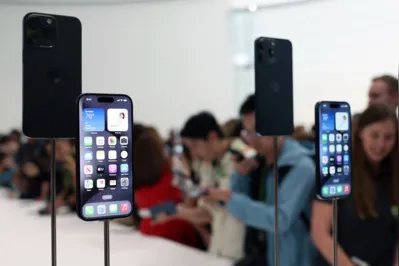 Imagem ilustrativa da imagem Apple anuncia iPhone 15 com mais zoom, processamento e cabo de Android
