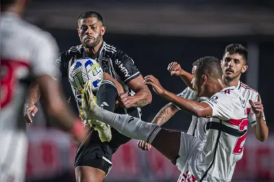 Hulk deu trabalho e ainda marcou um golaço de falta