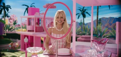 Imagem ilustrativa da imagem Barbie ressurge feminista no cinema e mostra a celulite