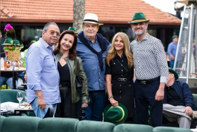 O jornalista de Belo Horizonte (MG) Paulo César Oliveira, a esposa Maria Inês, Alfons Gardemann, Sônia e Marcelo Rica