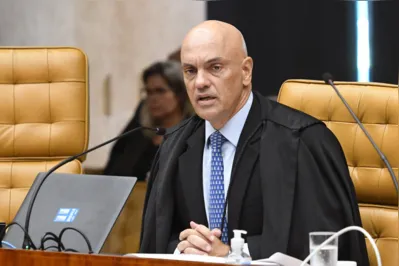 Alexandre de Moraes determinou a quebra dos sigilos bancário e fiscal do ex-presidente Jair Bolsonaro e da ex-primeira-dama Michelle Bolsonaro em 17 de agosto