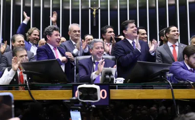 Houve muita comemoração após a ampla aprovação da reforma tributária em primeiro turno