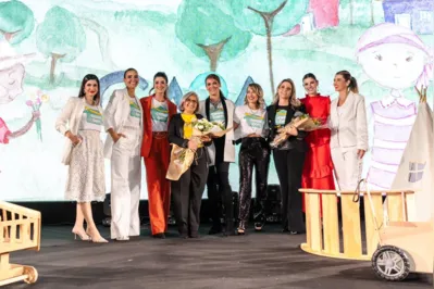 O dream team chamado de Anjos do Viver com as influencers Carolina Tognon, Marcella Zanoni, Paula Chiarato, Dorian Guerra (fundadora da ONG Viver e homenageada) Sarita Donadel Pfeifer, Solenita Martins, Taisa Ferro, uma das idealizadoras do evento, e as empresárias Renata e Fernanda Nabhan, da Lilibeth