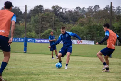 Depois de fazer a sua estreia entrando no segundo tempo contra o Vila Nova, o meia Ariel é uma opção para começar como titular hoje em Novo Horizonte