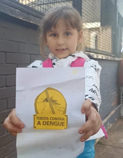 Helena Menck de Souza, 7 anos, aluna do no 1º ano da Escola Municipal Arthur Thomas, sabe ilustrar, por meio de seus desenhos, como todos os cidadãos devem proceder no combate à dengue