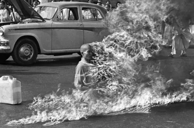 O monge Quang Duc captado pelas lentes de Malcolm Browne  no dia 10 de junho

de 1963