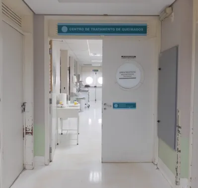 Área para tratamento de queimados no Hospital Universitário de Londrina