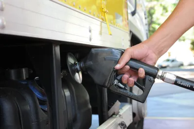 Imagem ilustrativa da imagem Diesel sobe mais R$ 0,05 por litro após retomada de impostos federais