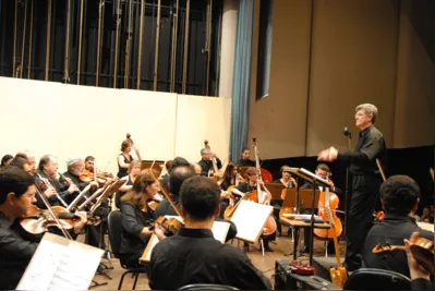 O maestro Vitor Gorni rege a Osuel nesta quinta (10) trazendo um repertório de músicas conhecidas que emocionam o público