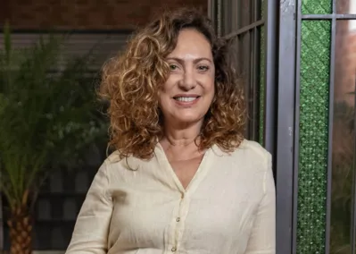 Agatha (Eliane Giardini)