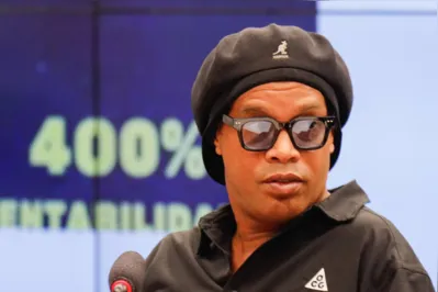 Imagem ilustrativa da imagem Em CPI, Ronaldinho nega envolvimento em pirâmide financeira