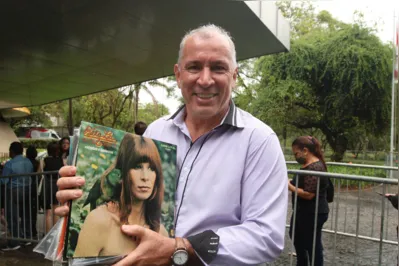 O escrevente do Judiciário, Luiz dos Reis, 57 anos, participa do velório da cantora e compositora Rita Lee no Planetário do Ibirapuera
