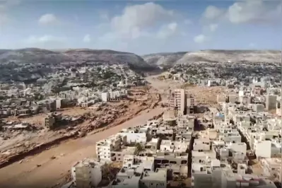 A cidade de Derna foi devastada pelas enchentes