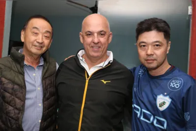 O anfitrião Antônio Furuta com os amigos Edmilson Niza e Murilo Makita