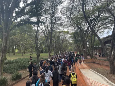 Imagem ilustrativa da imagem Estudantes do ensino médio do PR e SP conhecem a UEL