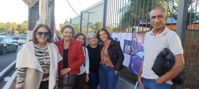 Fãs de Roberto Carlos passaram o dia em frente ao Moringão, alguns levaram até uma cadeirinha de praia