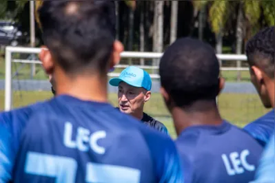 Roberto Fonseca foi apresentado ao elenco e iniciou a sua sexta passagem pelo Londrina; treinador tem a missão de tirar o clube da zona de rebaixamento da Série B
