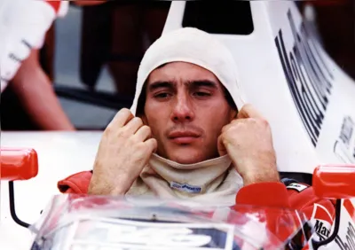 ORG XMIT: 555801_0.tif GP do Brasil de FÃ³rmula 1, 1990: o piloto Ayrton Senna antes da largada. (SÃ£o Paulo, SP, 25.03.1990. Foto de Jorge AraÃºjo/Folhapress)