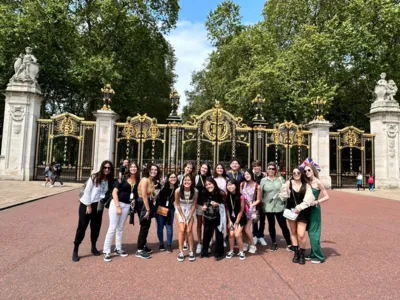 O grupo de intercambistas em passeio pela Inglaterra