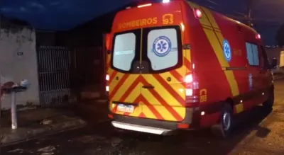 A vítima foi atacada com golpes de facão no rosto e no braço direito no momento em que chegava em casa, na Vila Casoni
