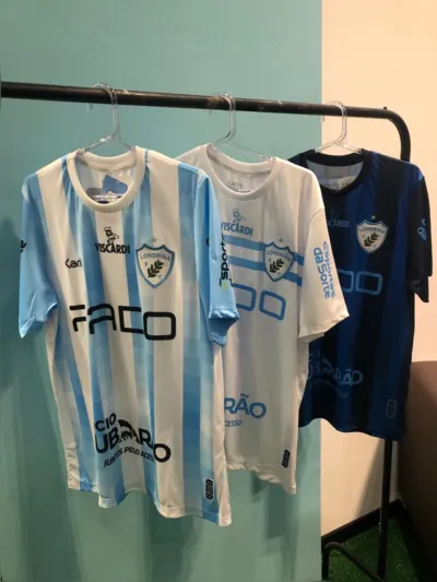 Novas camisas do Londrina à venda em loja do clube no Boulevard Shopping