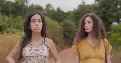 Las Preñadas conta a viagem em busca de ajuda que Juana e Carmela empreendem, duas mulheres grávidas, até a sala de pronto-socorro dos hospitais na região da fronteira entre Brasil e Argentina