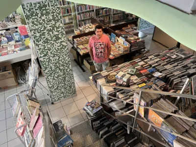 Valdomiro de Souza, dono do Sebo Liderança: comércio de livros resiste mesmo depois dos e-books