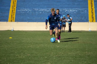 Mauro Bravo tem passagens pelo futebol espanhol, do Oriente Médio e dos Estados Unidos