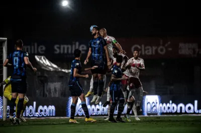 Imagem ilustrativa da imagem Londrina perde em Maceió e completa oito jogos sem vencer na Série B