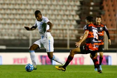 Imagem ilustrativa da imagem Londrina tem novo apagão e perde para o Ituano por 3 a 1