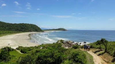 O Ministério Público Federal aponta indícios de irregularidades ambientais na gestão do IAT na Ilha do Mel  e  contesta lei aprovada pela Assembleia Legislativa do Paraná que regulamenta uma série de atividades no local