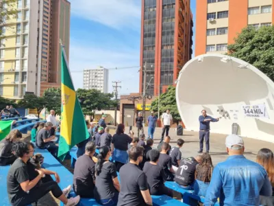 Manifestação critica a cassação do registro do ex-procurador da Lava Jato, Deltan Dallagnol,  eleito deputado federal com 344 mil votos