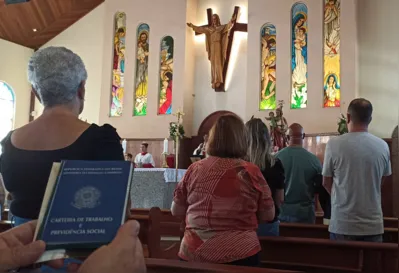 Benção das carteiras de trabalho foi momento muito aguardado na missa