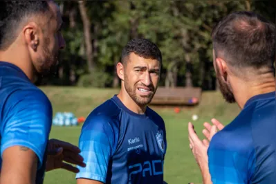 Após cobrar uma reação do elenco, Moccelin exalta nova postura no LEC: "Esses três pontos vão ser importantes para subirmos na tabela e começar a nossa virada neste jogo"