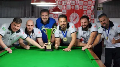 A equipe campeã Noel Snooker/Exactus: Langer, Vinícius, Romeu, Noel, Fabinho e Betinho.
