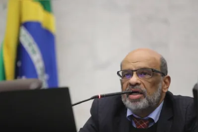 Na Assembleia Legislativa, o secretário de Fazenda do Paraná, Renê Garcia Júnior, apresenta quadro financeiro do Estado